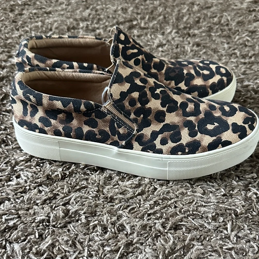 Steve Madden Leopard Print Kids Sneakers - Picture 4 of 4
